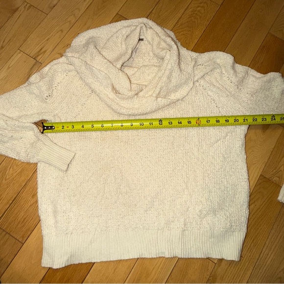 Free People Cream Cowl Neck Sweater large - Picture 7 of 8